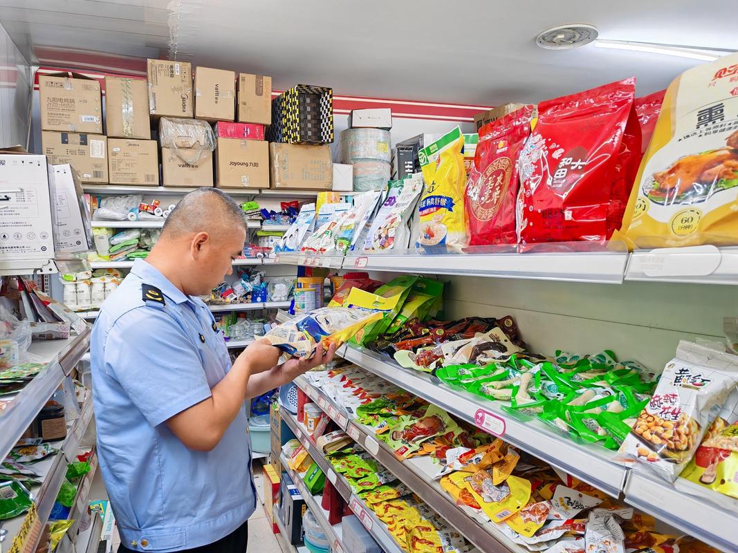 賈林靜攝影報道 專項檢查護航考點食品安全，1家食堂與8家經營戶受檢